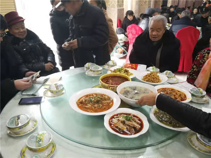 綿陽中旅假日旅行社(省青綿陽分社)今天在永新皂角鋪西華苑度假村召開迎春聯誼會