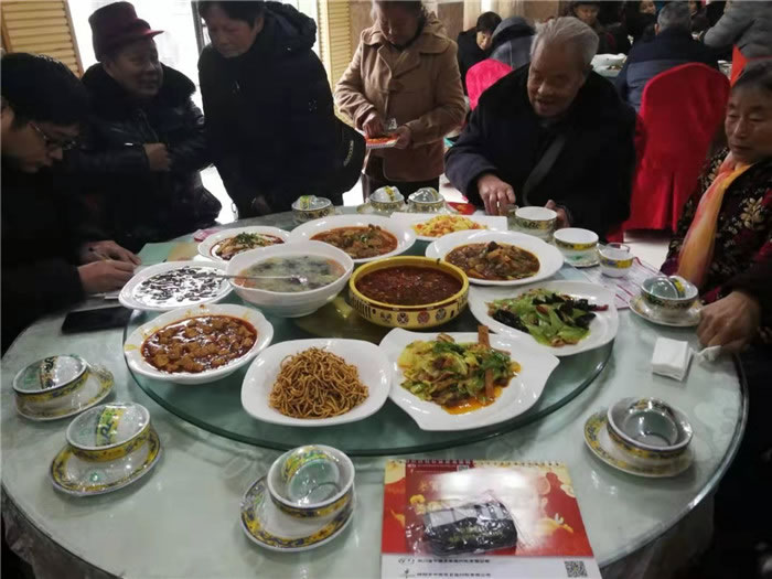 綿陽中旅假日旅行社(省青綿陽分社)今天在永新皂角鋪西華苑度假村召開迎春聯誼會